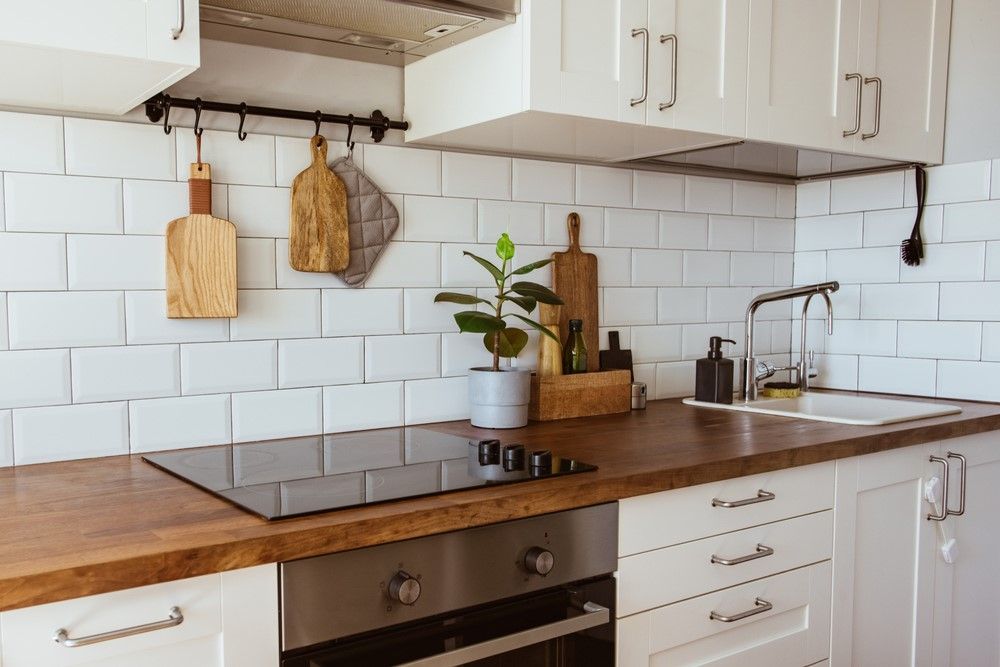 Enfatizar micro administración Cómo combinar azulejos para cocinas blancas, ¡hazlas brillar! - TilesOnline