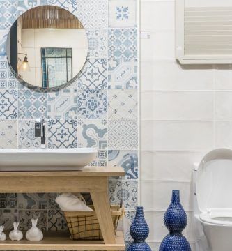 Descubre combinaciones de azulejos para tu cuarto de baño