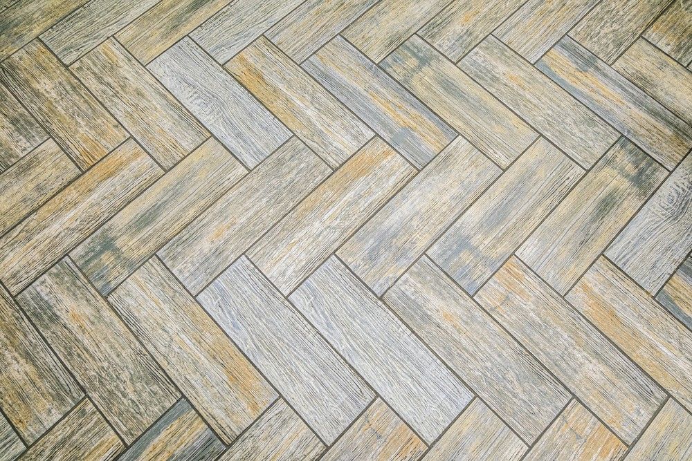 ¿Qué hay que tener en cuenta al elegir en qué dirección colocar el suelo de madera?